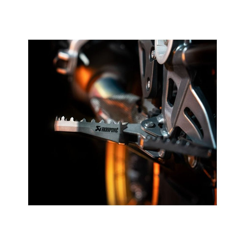 Akrapovič F-BM13T1 AKRAPOVIC Titanium voetsteunen voor de BMW GS Voetsteunen AKRAPOVIC Titanium voetsteunen voor de BMW GS